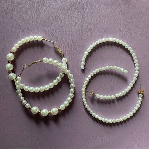 2 pairs of pearls hoops